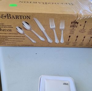 Reed & Barton 85 piece Brookhaven flatware set